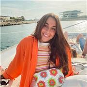 Monitora en actividades deportivas y didácticas en escuela de verano. Soy estudiante en la universidad del Grado de CAFD.